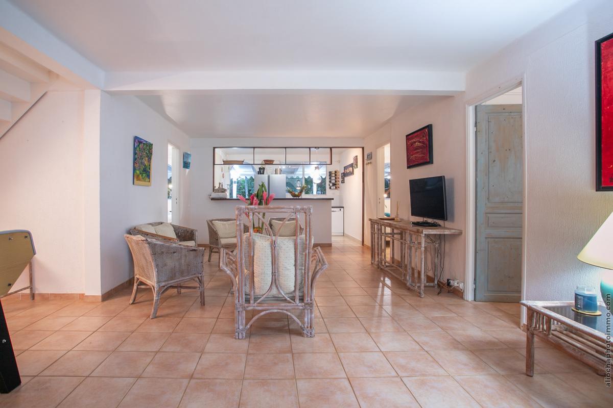 34 Location-villa-Martinique_ Bungalow cuisine et salon